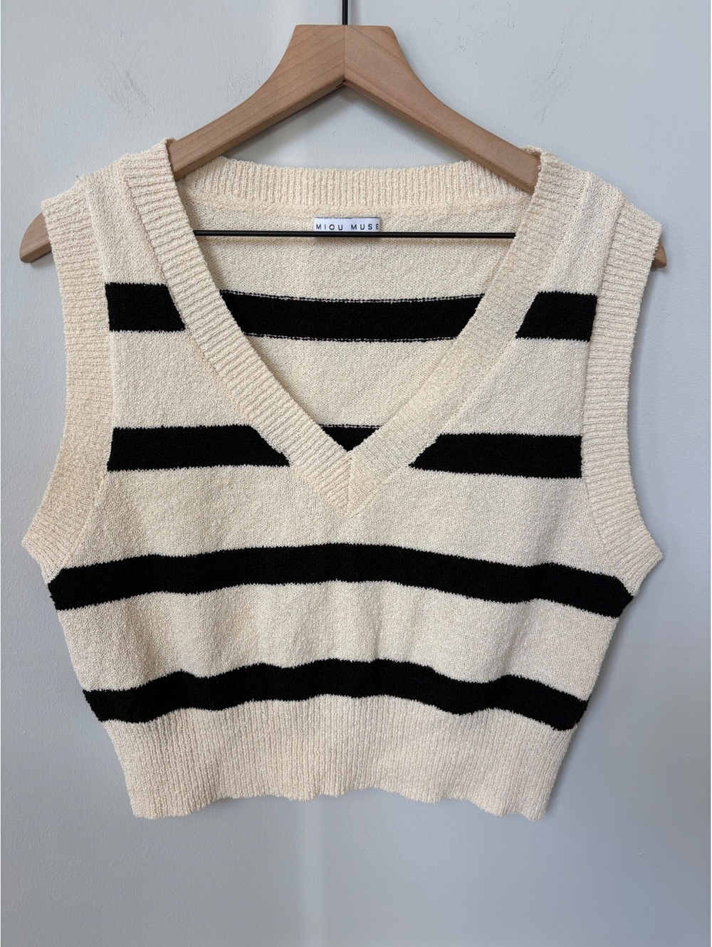 MIOU MUSE Women's Striped Knit Sweater Vest Size L Cream Black